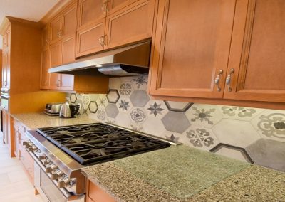 Hexagon backsplash tile kitchen design