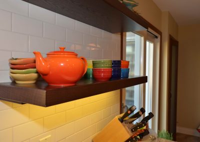 Floating wall shelf with Le Creuset bowls and teapot
